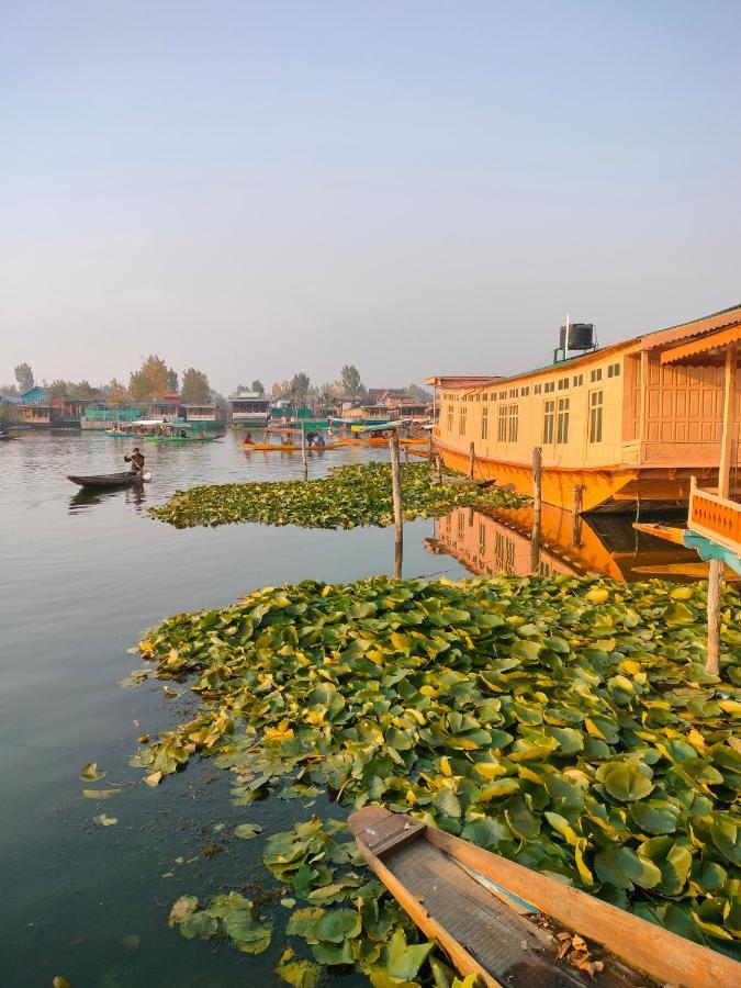 Lala Rukh Group Of Houseboats Hotell Srīnagar Eksteriør bilde