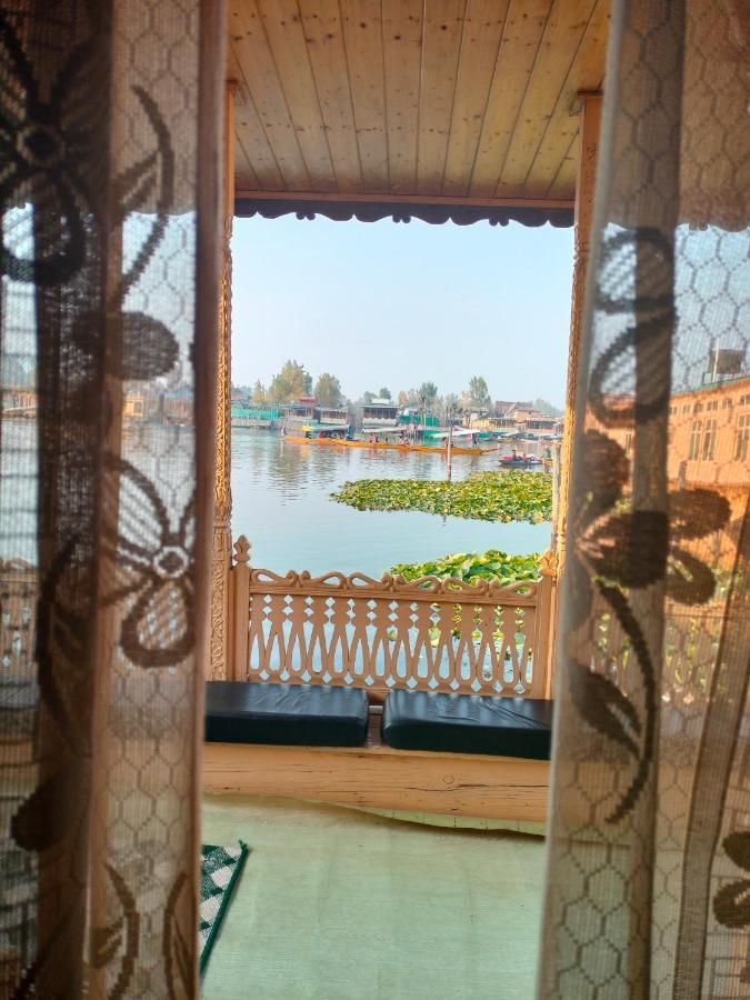 Lala Rukh Group Of Houseboats Hotell Srīnagar Eksteriør bilde