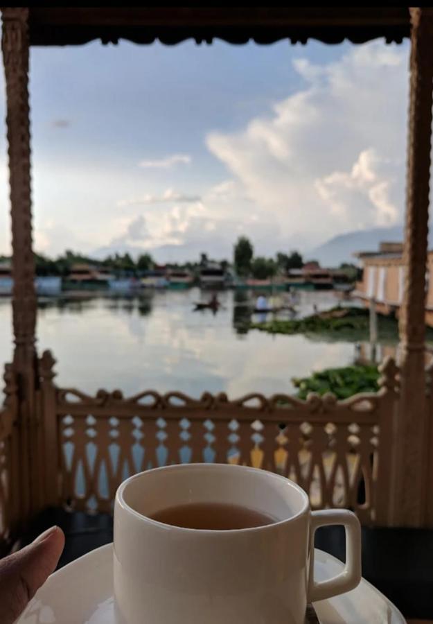 Lala Rukh Group Of Houseboats Hotell Srīnagar Eksteriør bilde
