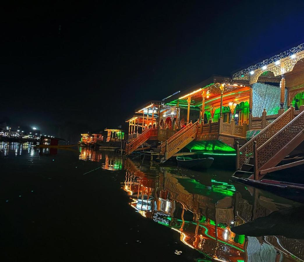 Lala Rukh Group Of Houseboats Hotell Srīnagar Eksteriør bilde