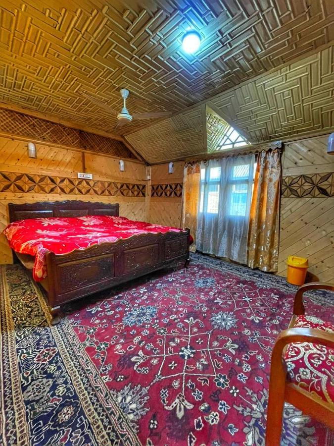 Lala Rukh Group Of Houseboats Hotell Srīnagar Eksteriør bilde