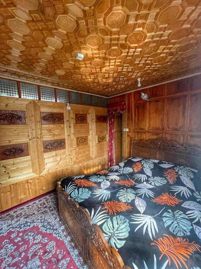 Lala Rukh Group Of Houseboats Hotell Srīnagar Eksteriør bilde