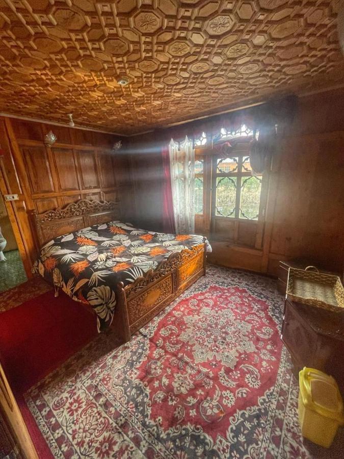 Lala Rukh Group Of Houseboats Hotell Srīnagar Eksteriør bilde