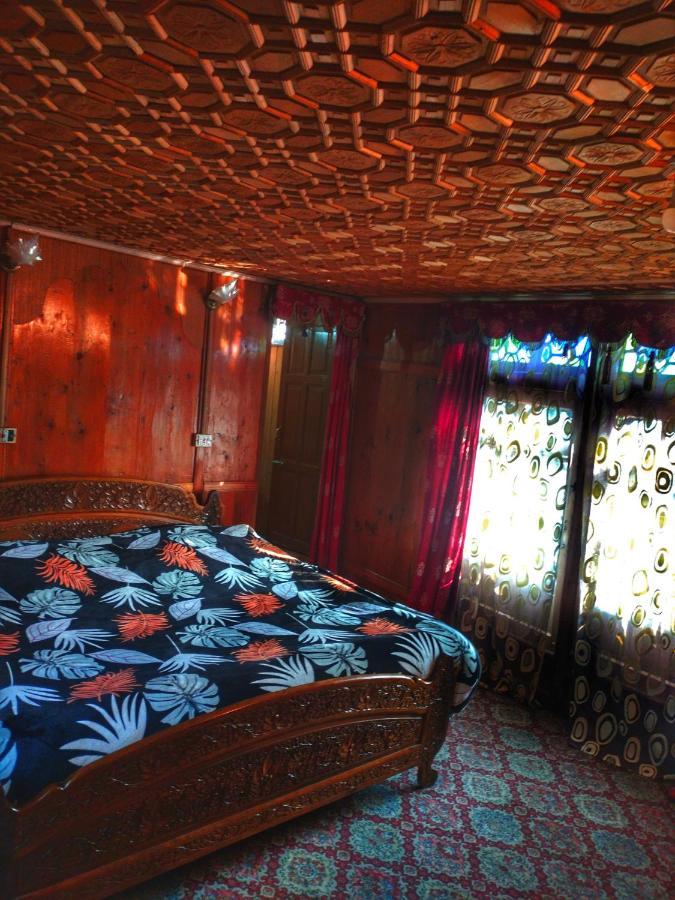 Lala Rukh Group Of Houseboats Hotell Srīnagar Eksteriør bilde