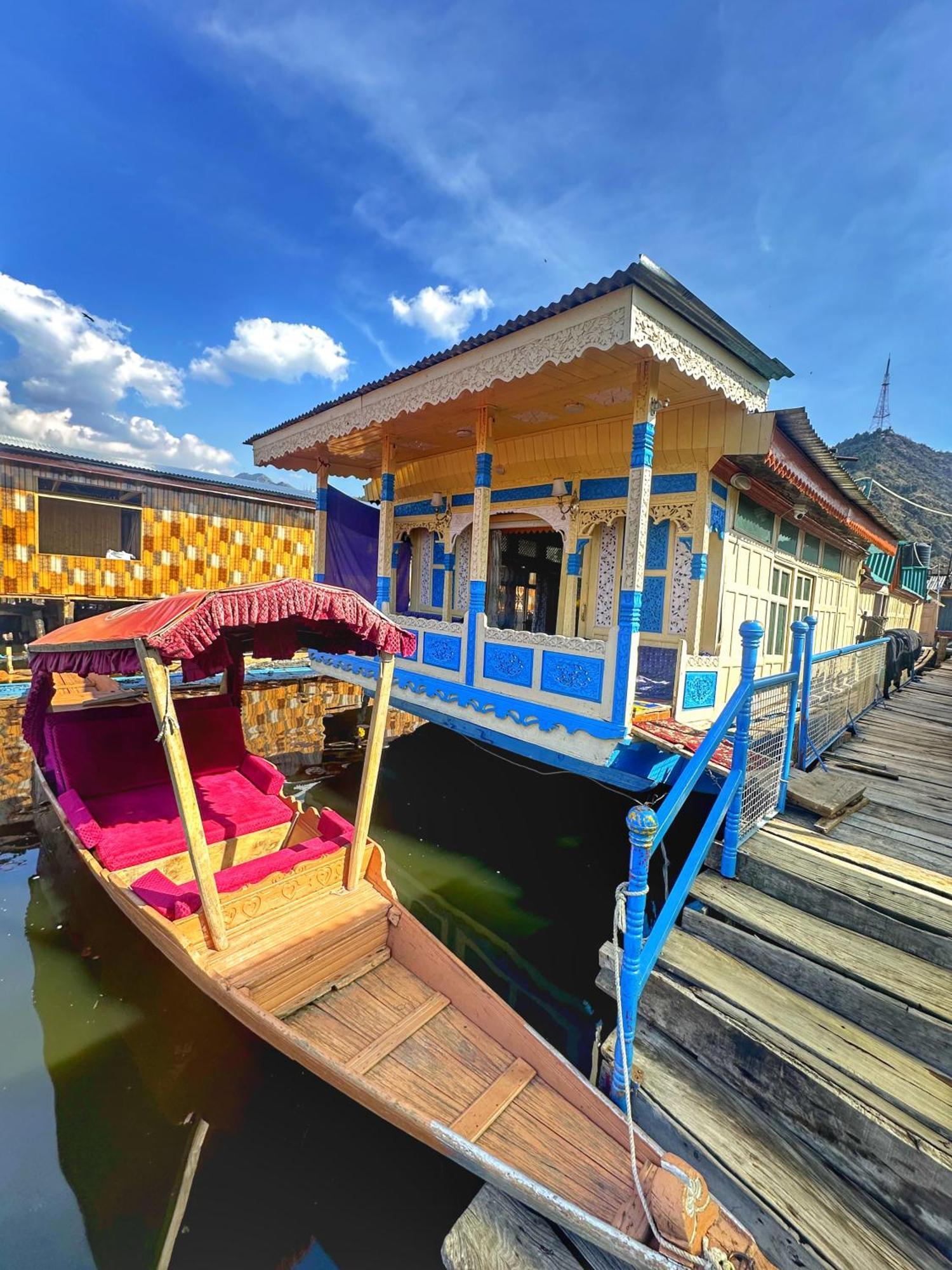 Lala Rukh Group Of Houseboats Hotell Srīnagar Eksteriør bilde