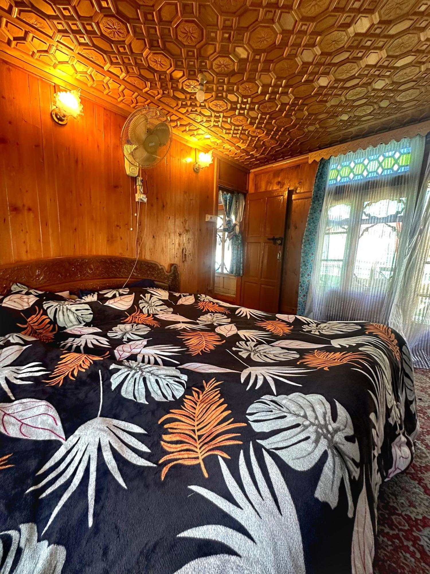 Lala Rukh Group Of Houseboats Hotell Srīnagar Eksteriør bilde