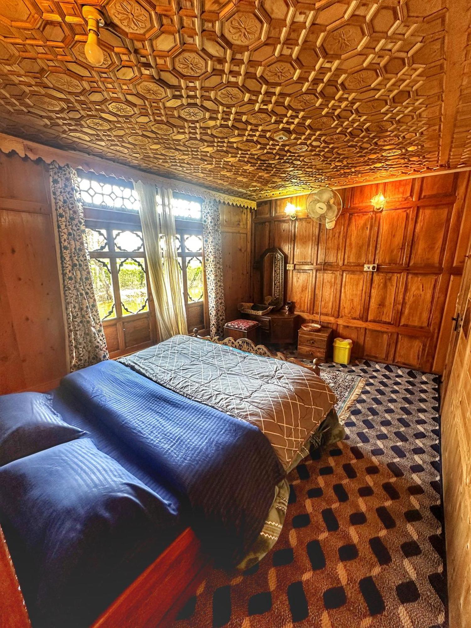 Lala Rukh Group Of Houseboats Hotell Srīnagar Eksteriør bilde