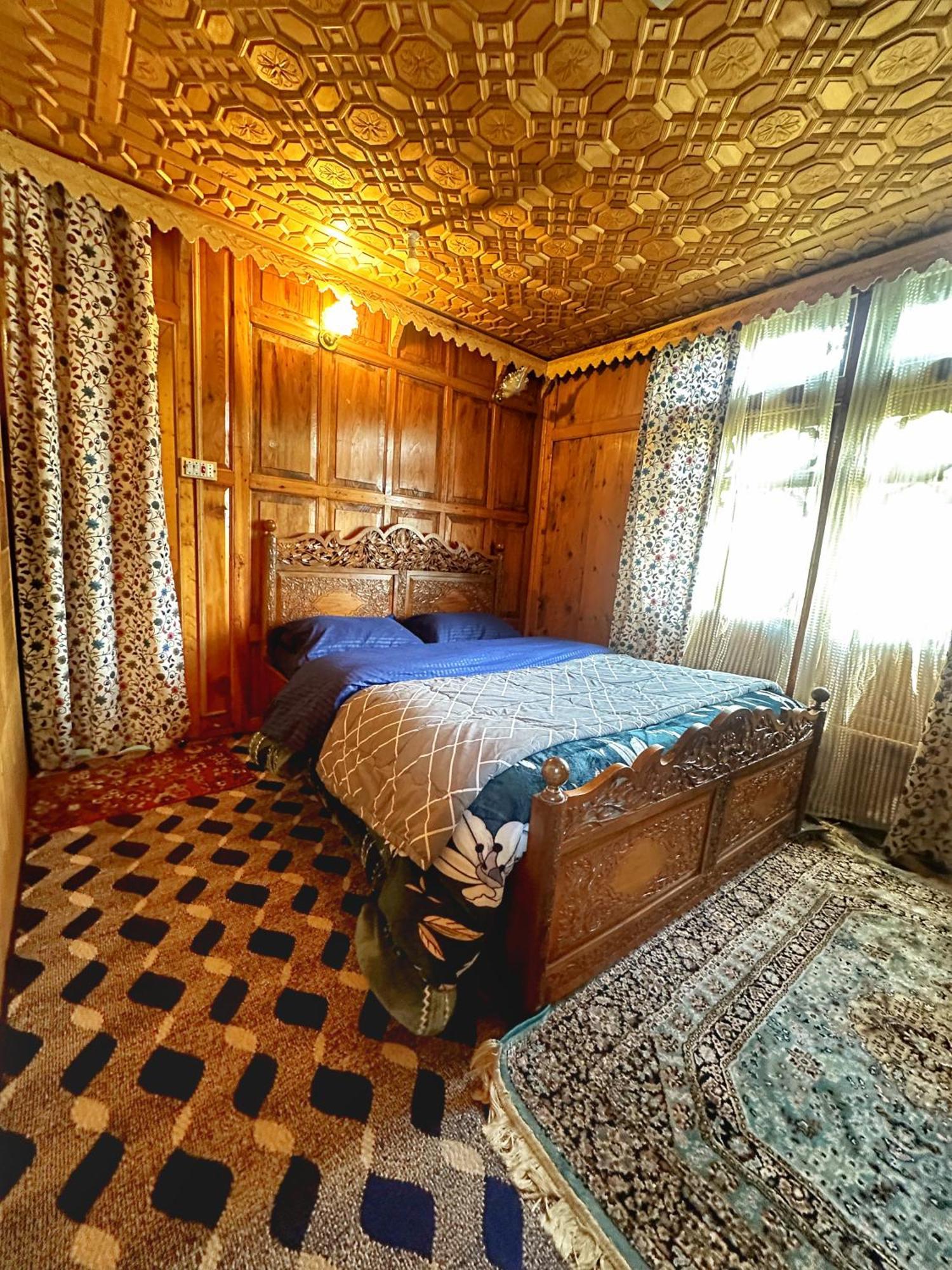 Lala Rukh Group Of Houseboats Hotell Srīnagar Eksteriør bilde